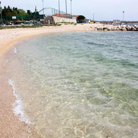 アパート 6445b トゥラニ